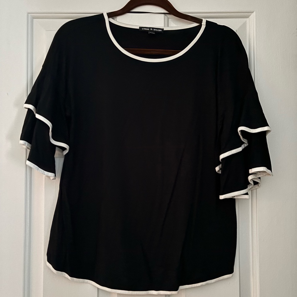 Cable and Gauge small Calypso top in black